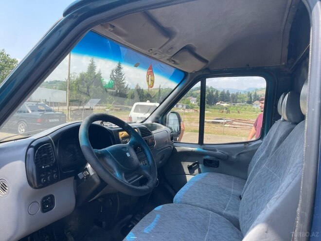 Ford Transit-15