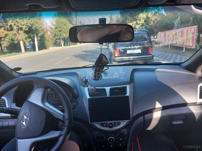 Hyundai Accent-10
