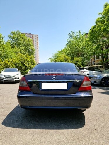 Mercedes E 220-2