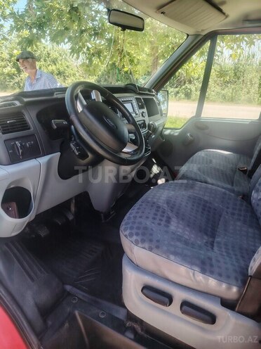 Ford Transit-5