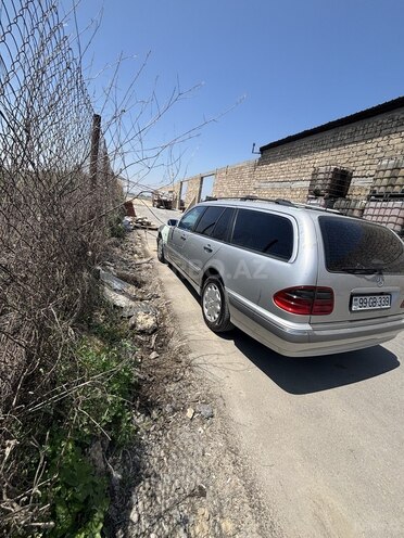 Mercedes E 240-4