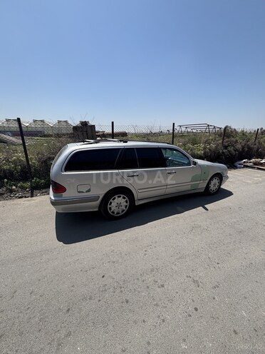 Mercedes E 240-3