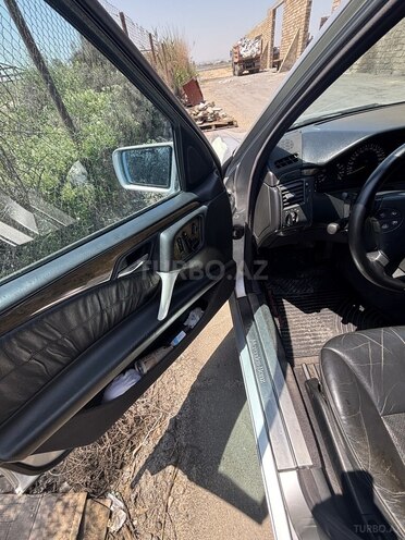Mercedes E 240-9