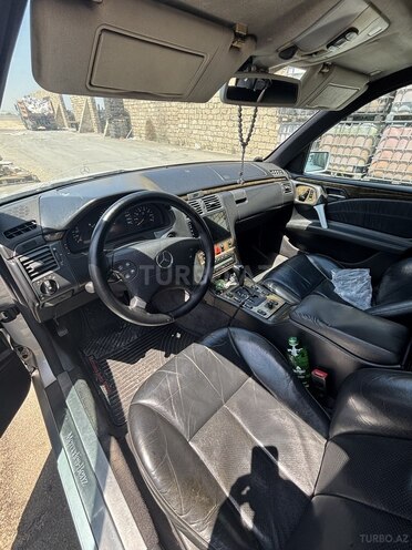 Mercedes E 240-10