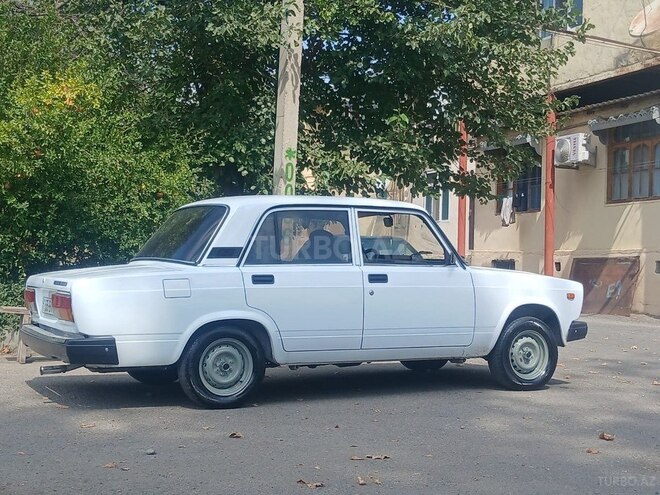 LADA (VAZ) 2107-2