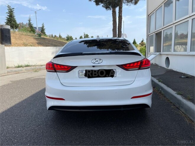 Hyundai Elantra-2