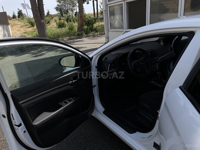 Hyundai Elantra-7