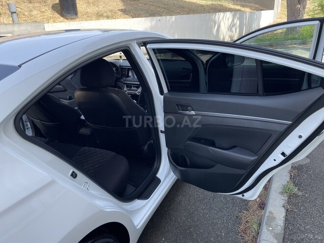 Hyundai Elantra-10