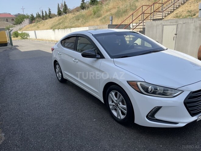 Hyundai Elantra-5