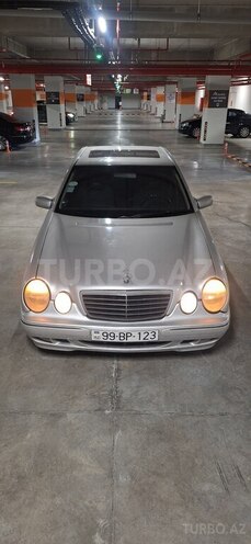 Mercedes E 240-1
