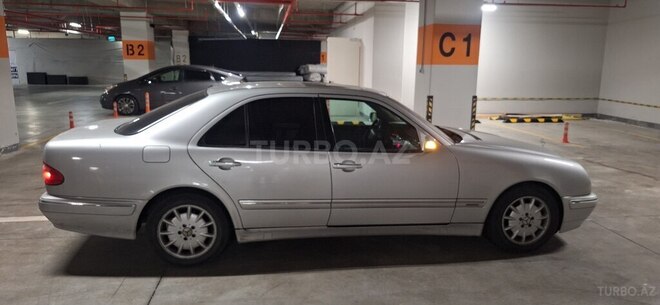 Mercedes E 240-4