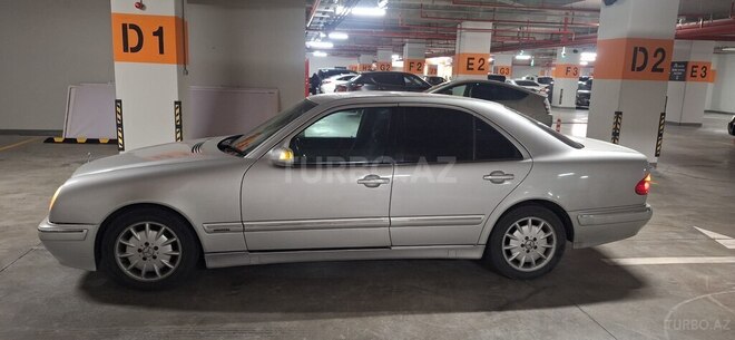 Mercedes E 240-5