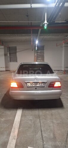 Mercedes E 240-6