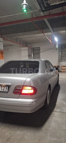 Mercedes E 240-7