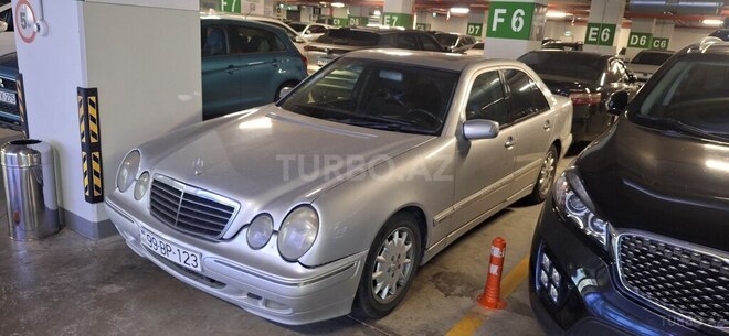 Mercedes E 240-10
