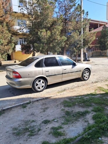 Opel Vectra-4