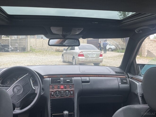 Mercedes E 300-7