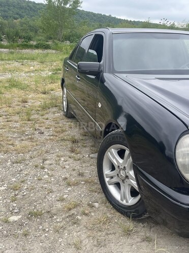 Mercedes E 300-5