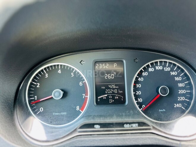 Volkswagen Polo-9