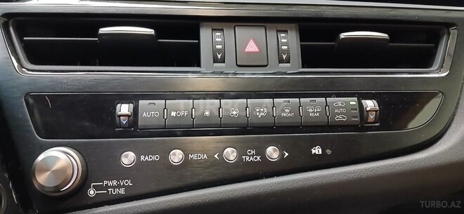 Lexus ES 300h-19