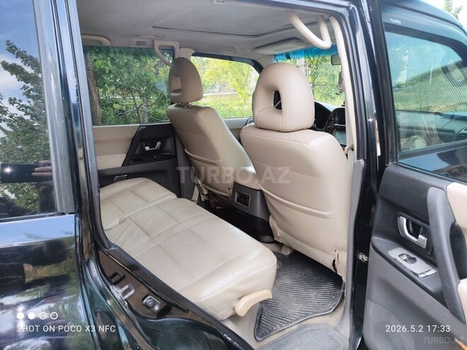 Mitsubishi Pajero-5