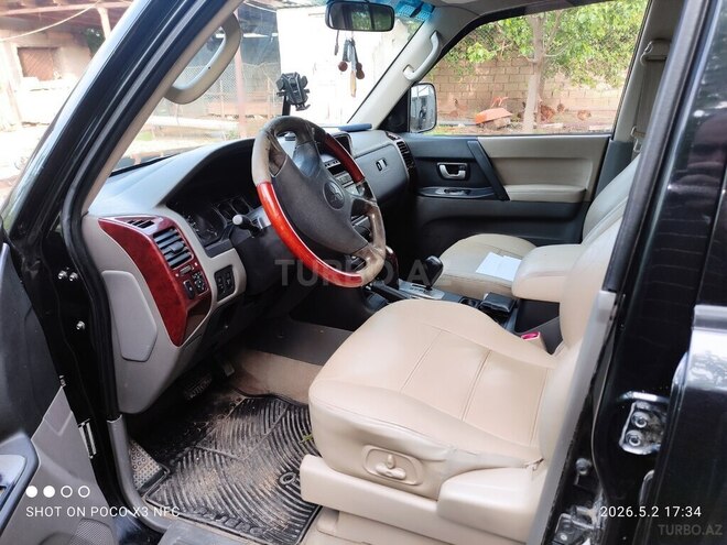 Mitsubishi Pajero-8
