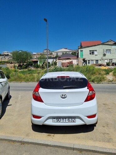 Hyundai Accent-2
