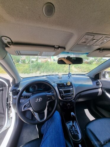 Hyundai Accent-5