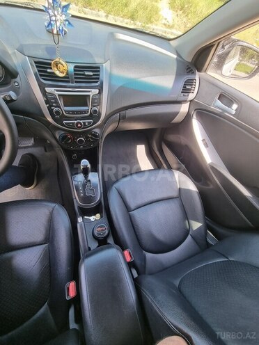 Hyundai Accent-7