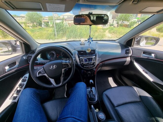 Hyundai Accent-9