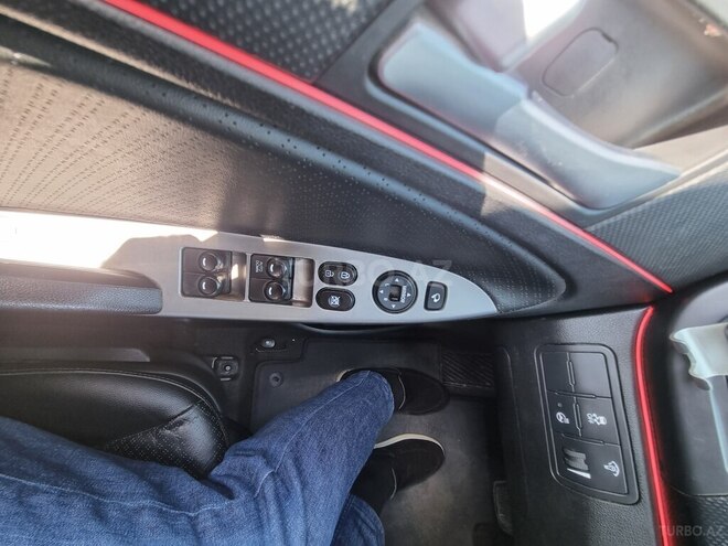 Hyundai Accent-12