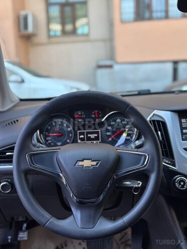 Chevrolet Cruze-12