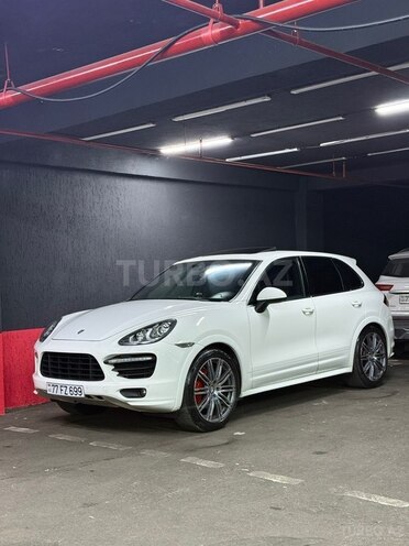Porsche Cayenne S-12