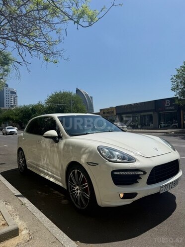 Porsche Cayenne S-10