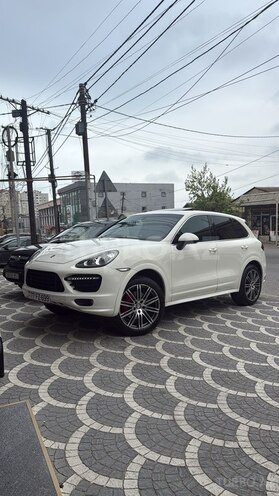 Porsche Cayenne S-13