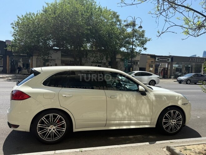 Porsche Cayenne S-8