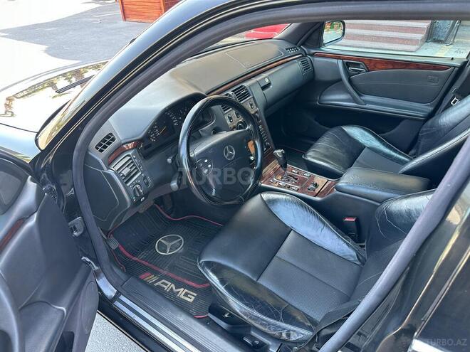 Mercedes E 220-3