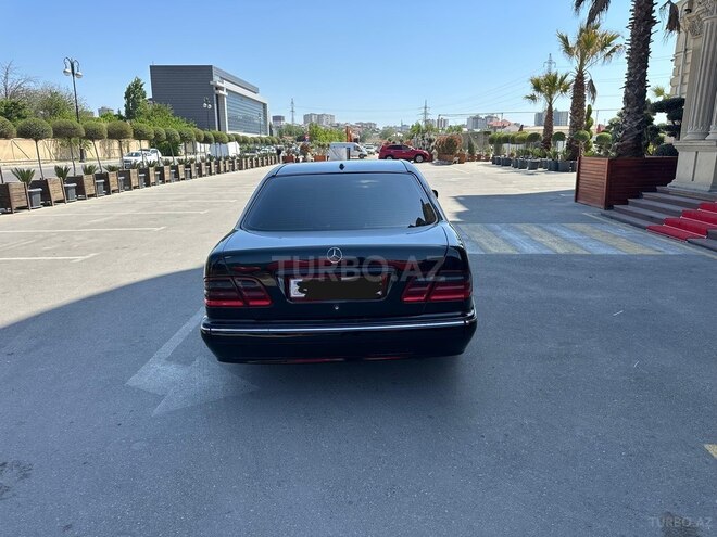 Mercedes E 220-2
