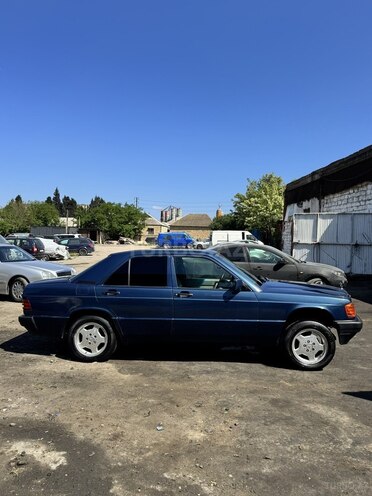 Mercedes 190-2