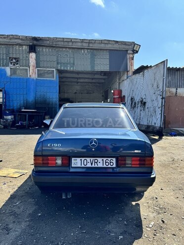Mercedes 190-4