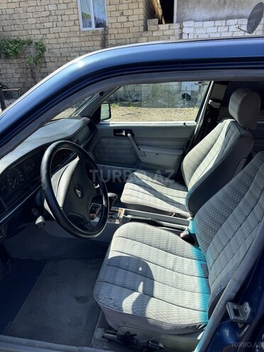 Mercedes 190-13