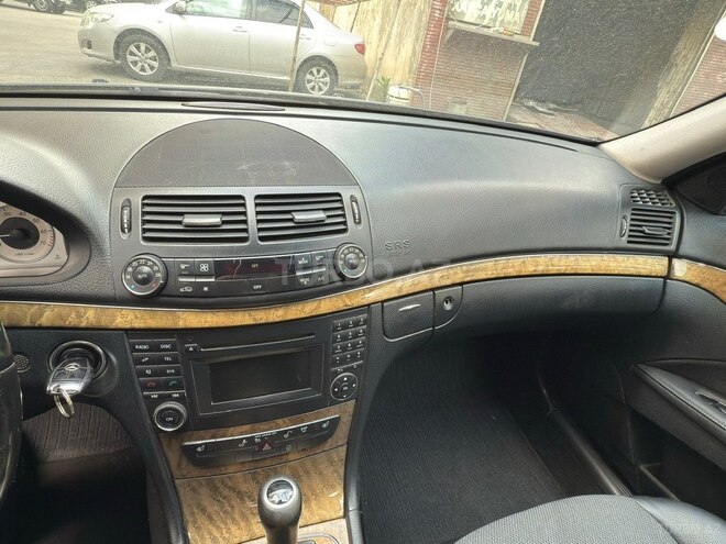 Mercedes E 200-8