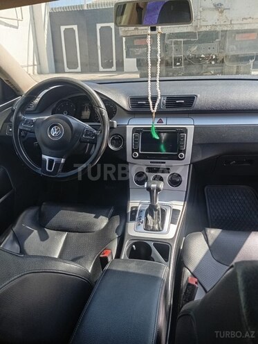Volkswagen Passat-8
