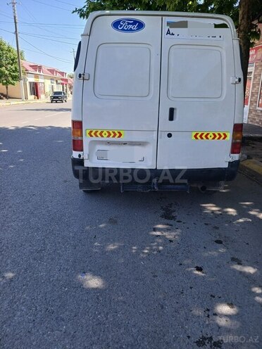 Ford Transit-13