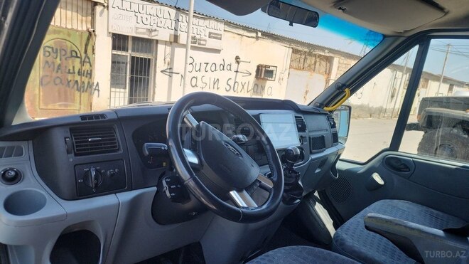 Ford Transit-5