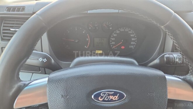 Ford Transit-6