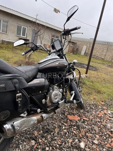Bajaj Avenger 220-2