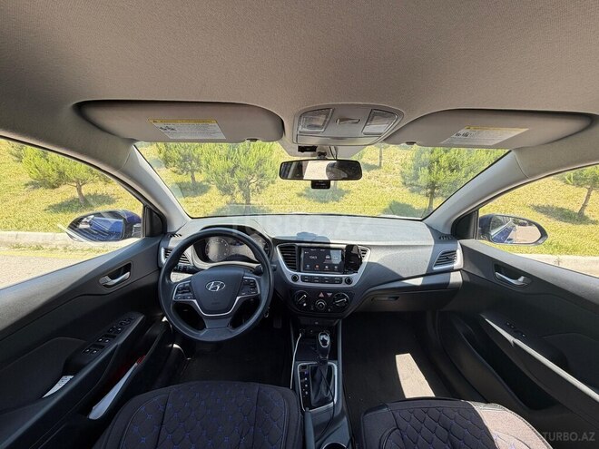 Hyundai Accent-9