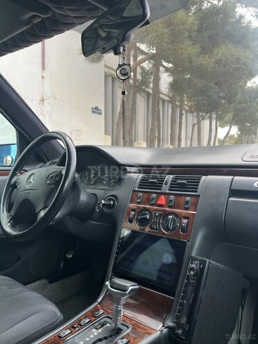 Mercedes E 200-8