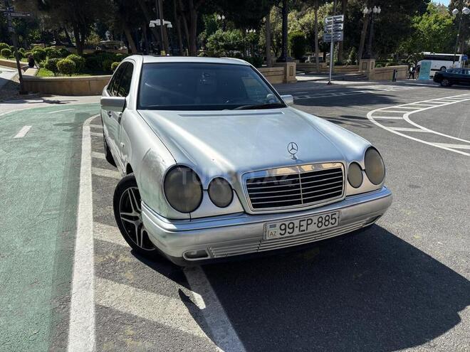 Mercedes E 220-1